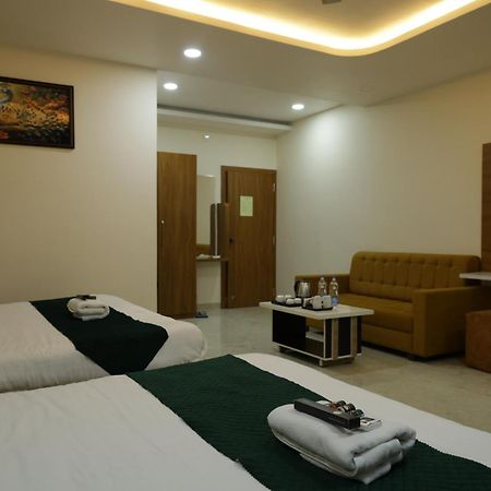Hotel The Prime Land Hoshangabad ภายนอก รูปภาพ