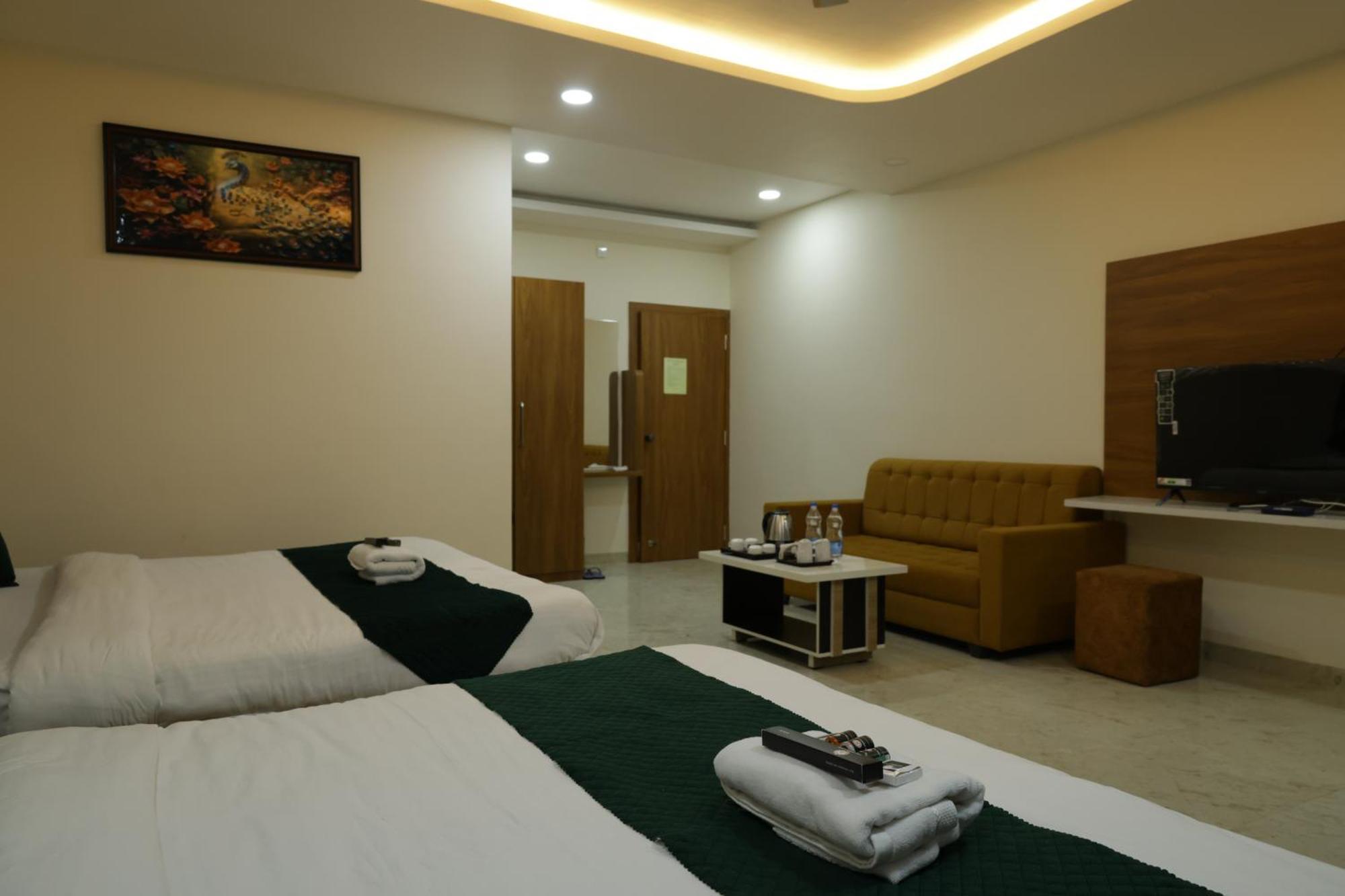 Hotel The Prime Land Hoshangabad ภายนอก รูปภาพ