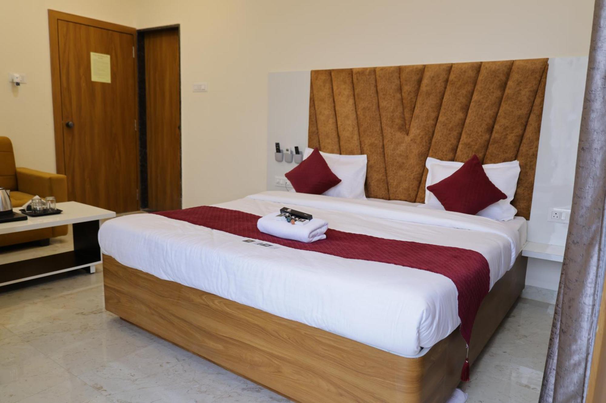 Hotel The Prime Land Hoshangabad ภายนอก รูปภาพ