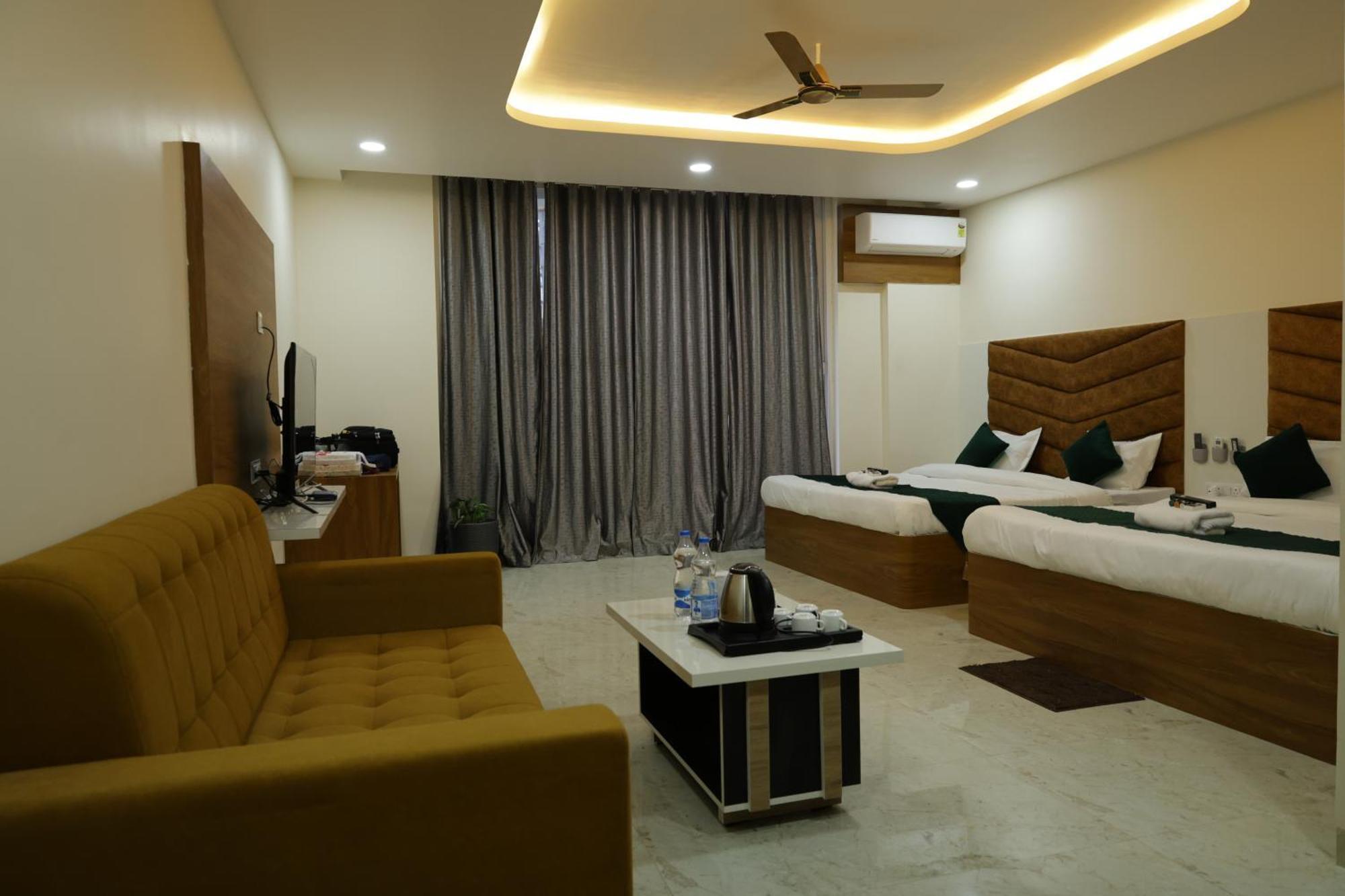 Hotel The Prime Land Hoshangabad ภายนอก รูปภาพ