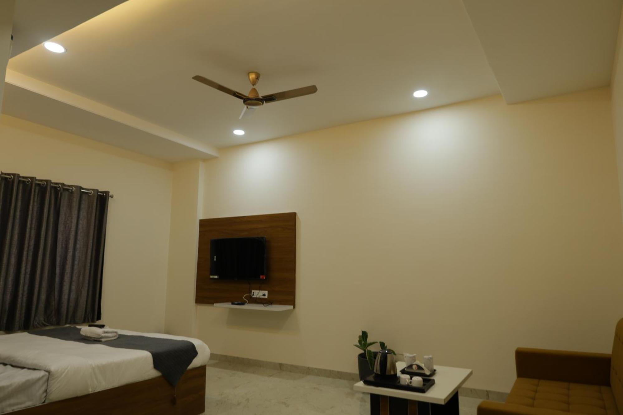 Hotel The Prime Land Hoshangabad ภายนอก รูปภาพ