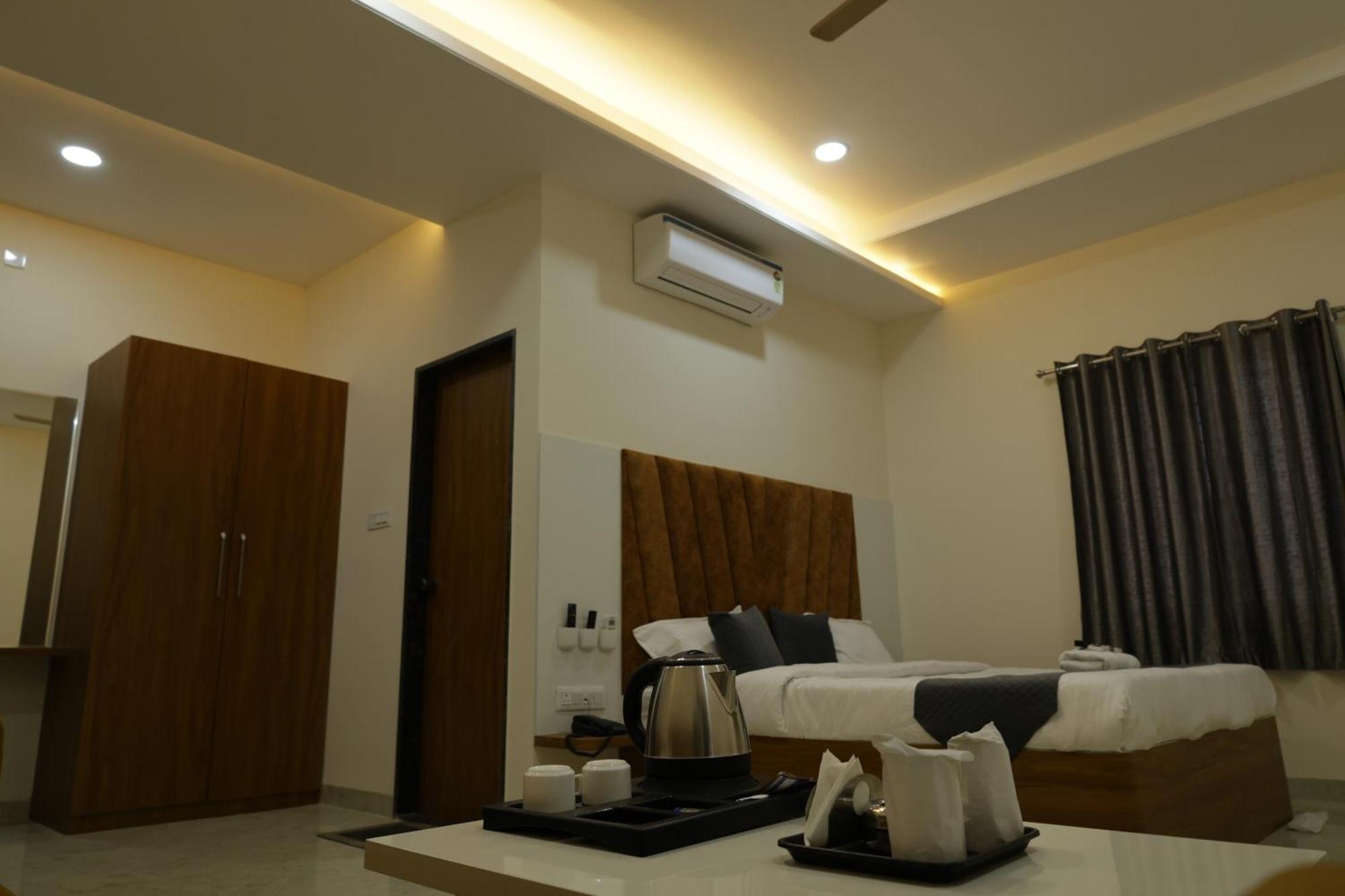 Hotel The Prime Land Hoshangabad ภายนอก รูปภาพ